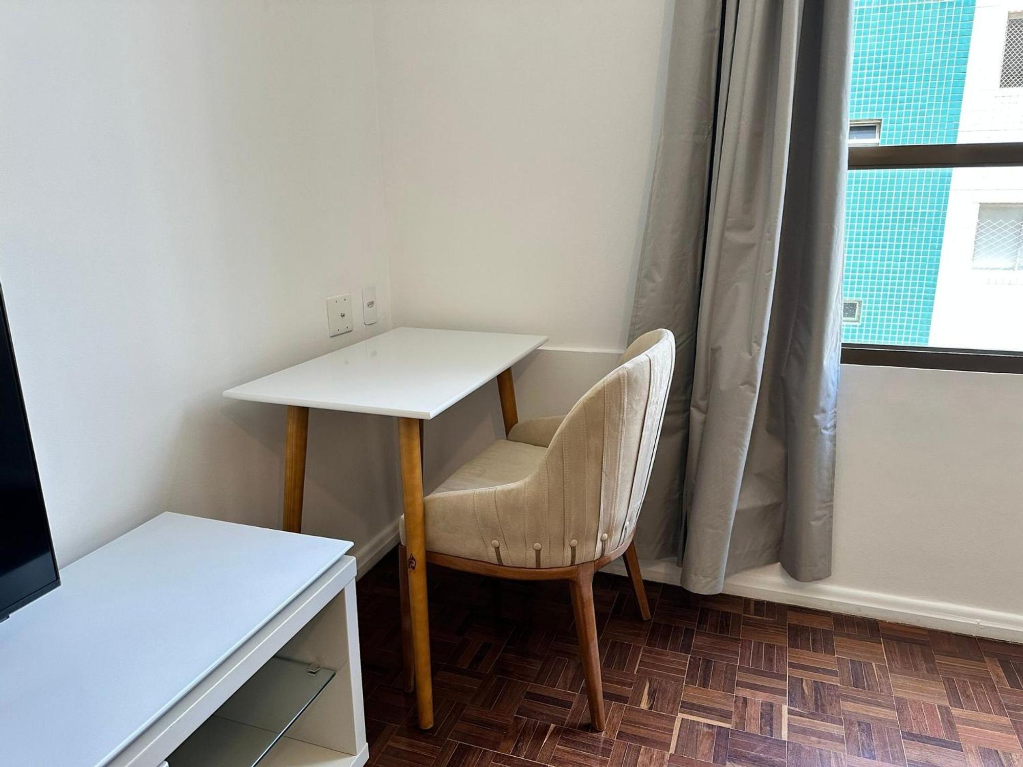 Apartamento Frente Mar Com Garagem, Ar Condicionado E Wi-fi Gratis Em *